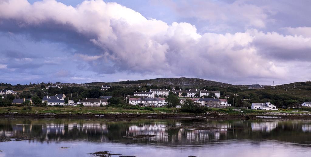 The Midway Bar & Affittacamere Dungloe